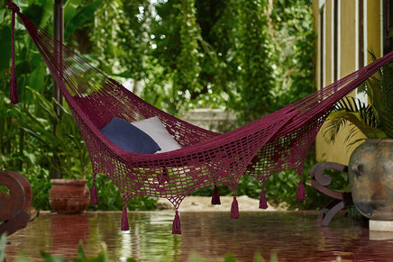 Deluxe Queen Outdoor Cotton Hammock in Maroon